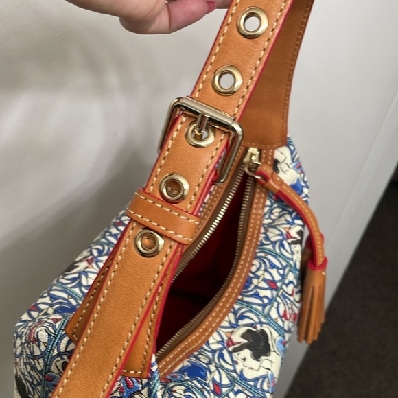 Disney Snow White Dooney and Bourke crossbody - Picture 8 of 9